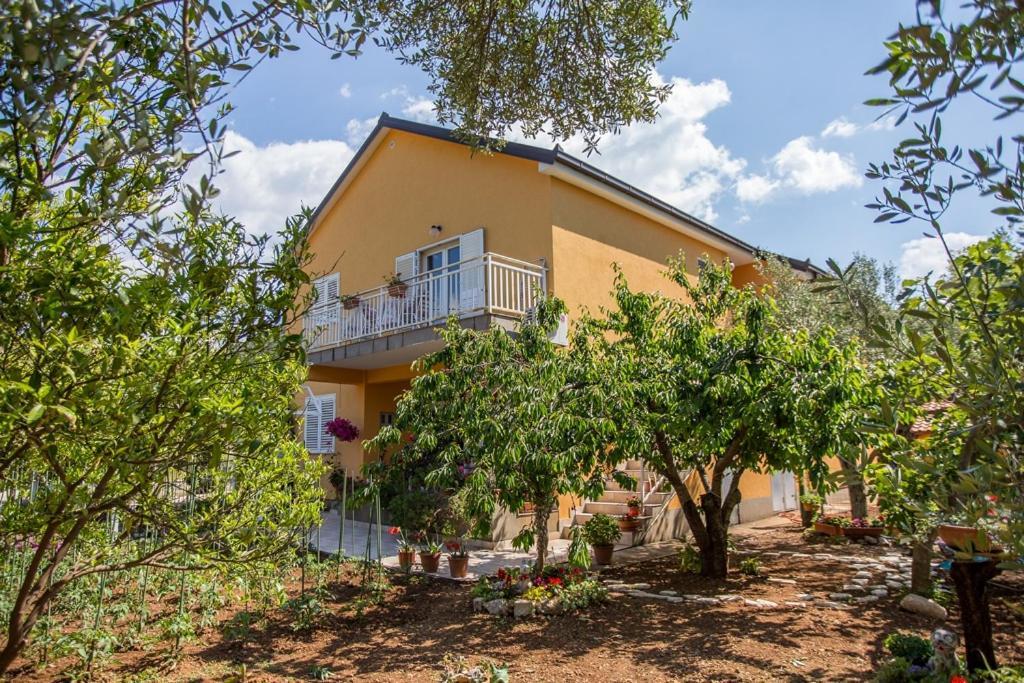Apartment Varezic Ston Exterior photo