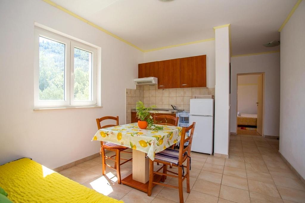 Apartment Varezic Ston Exterior photo